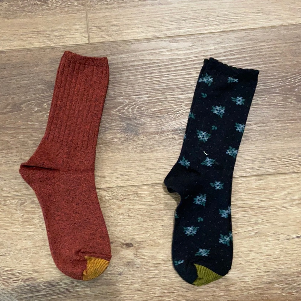 Set of two yellow toe socks